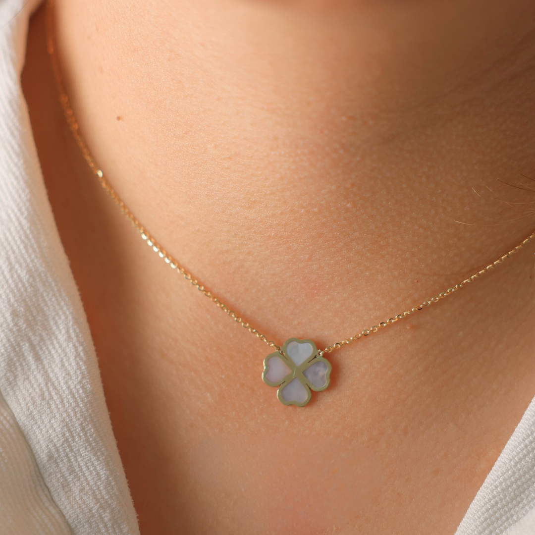 Mother Pearl Clover Necklace