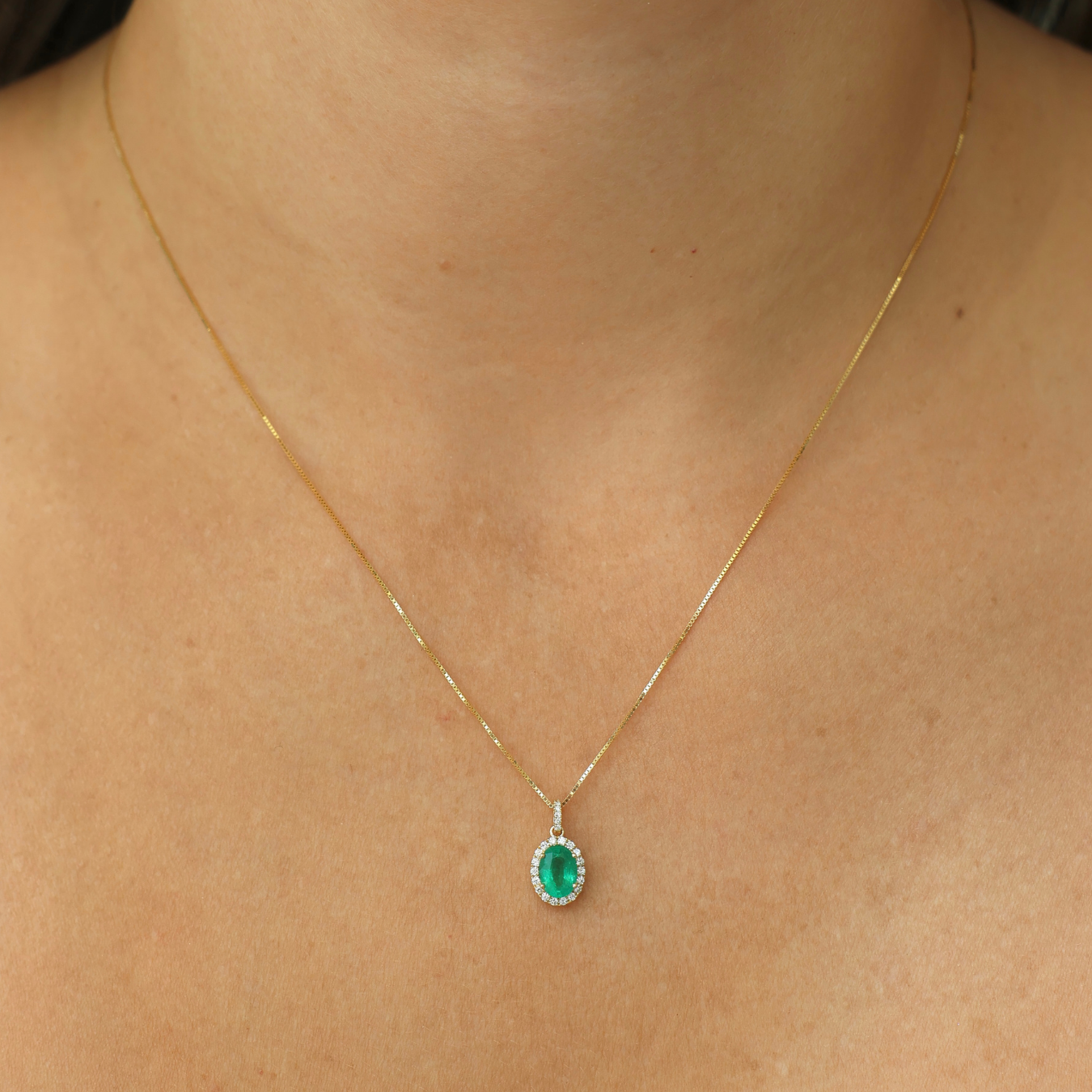 Oval Emerald With Diamond Necklace G/C