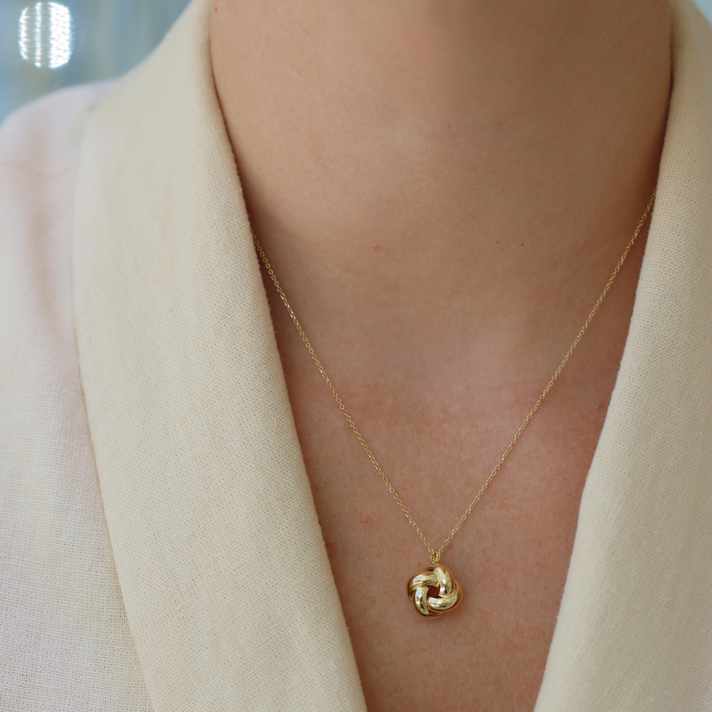 Big Knot Fancy Style Necklace