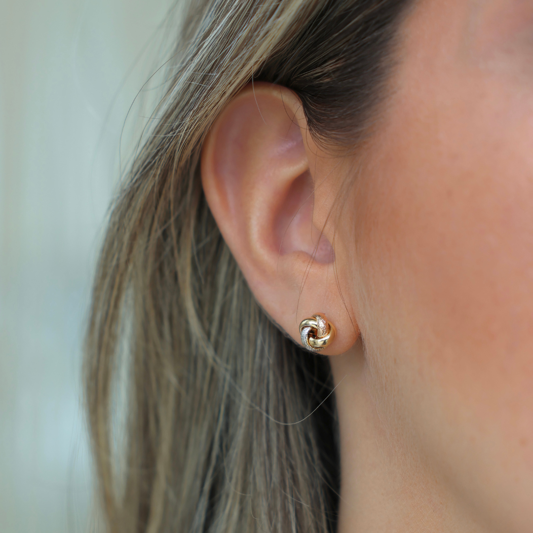 Small Diamond-Cut Knot